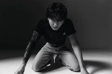 Jungkook calvin klein - Watch the video of Jung Kook, a pop icon, posing for the Fall 2023 Calvin Klein collection by Inez and Vinoodh. The video features the song "Cars" by Gary …
